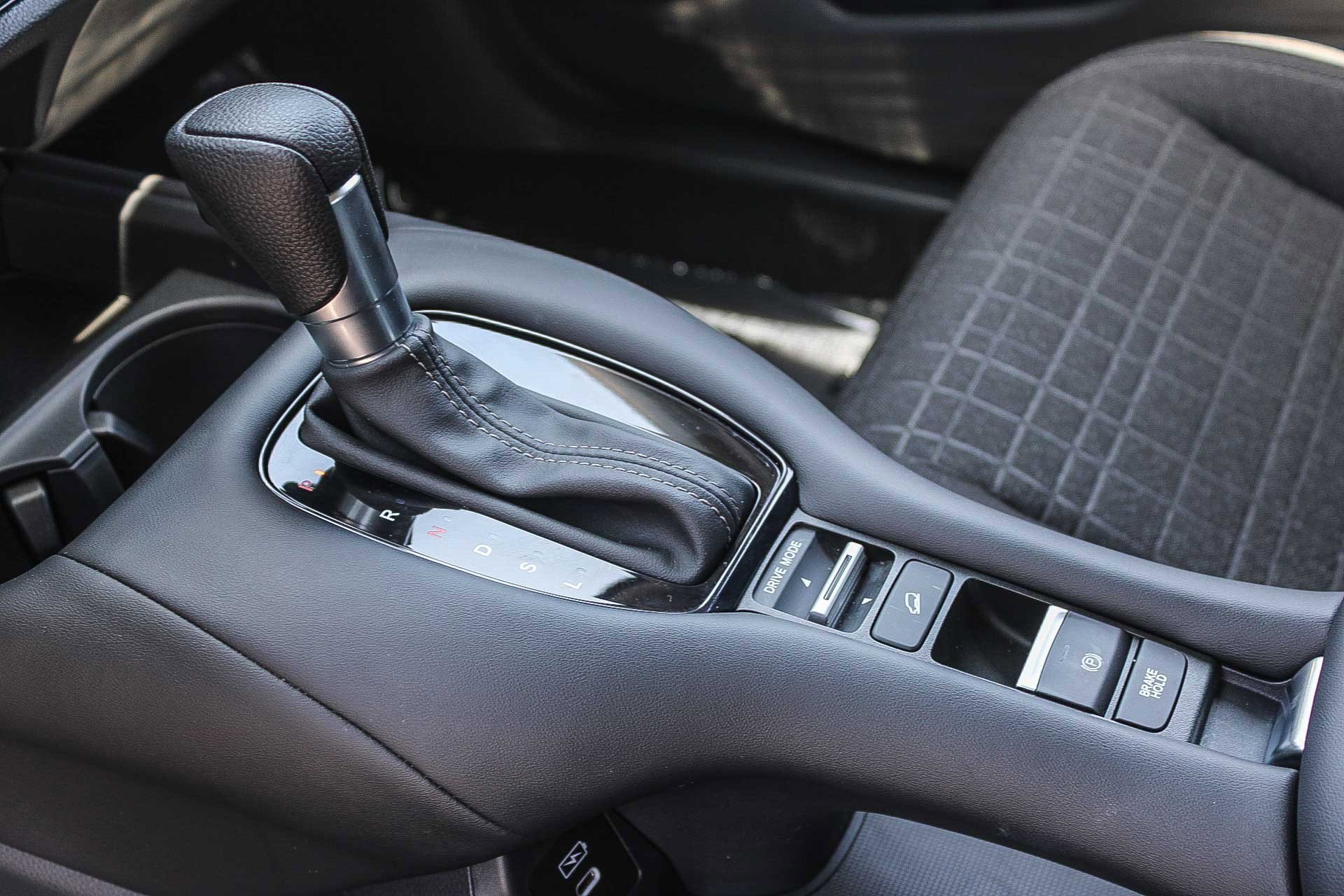2025 Honda HR-V LX - Photo 46