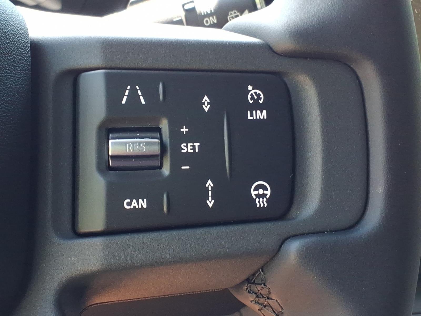 New 2026 Santorini Black Land Rover 110 X-Dynamic SE image 15