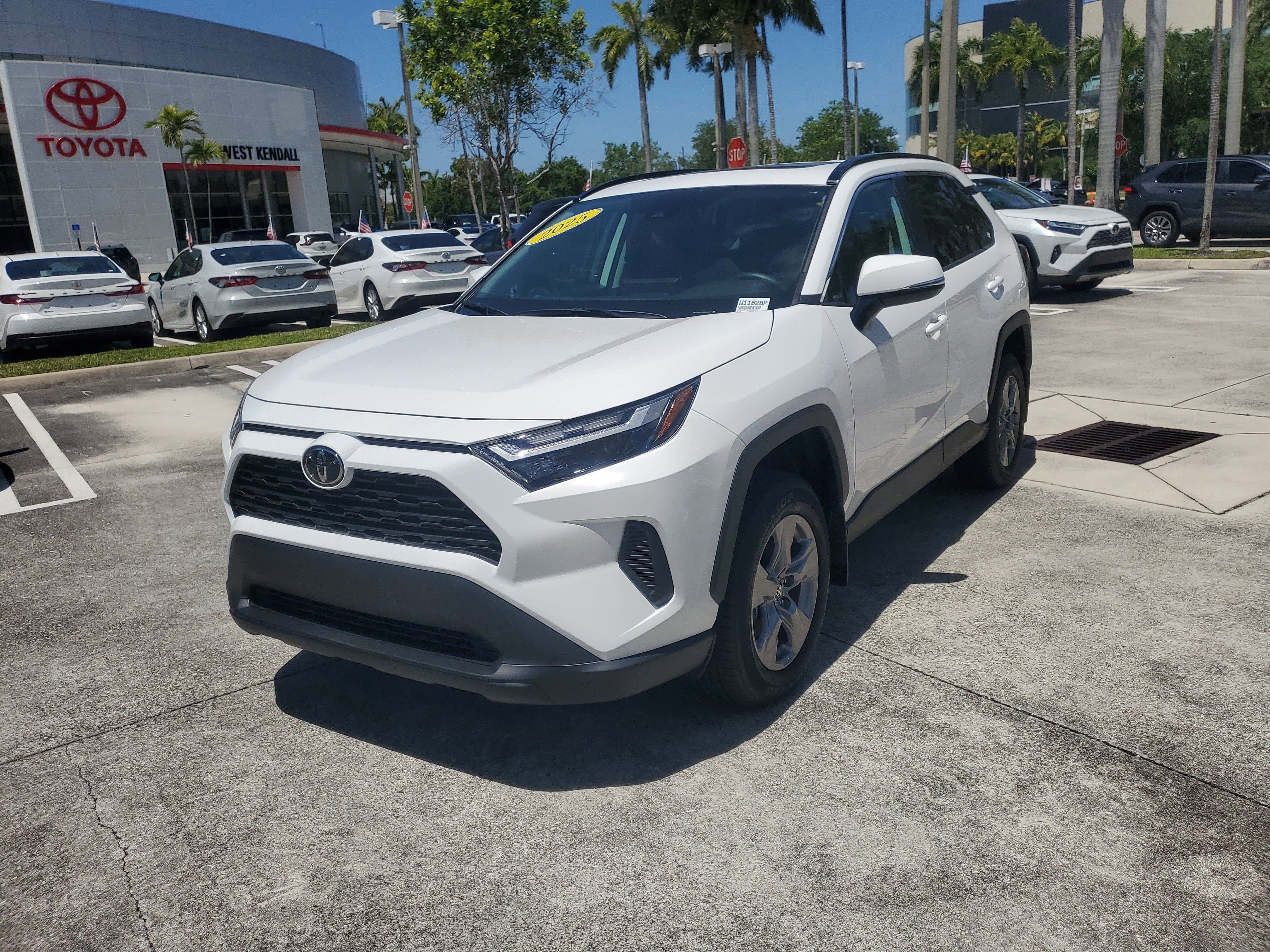 Used 2025 Ice Toyota XLE image 7