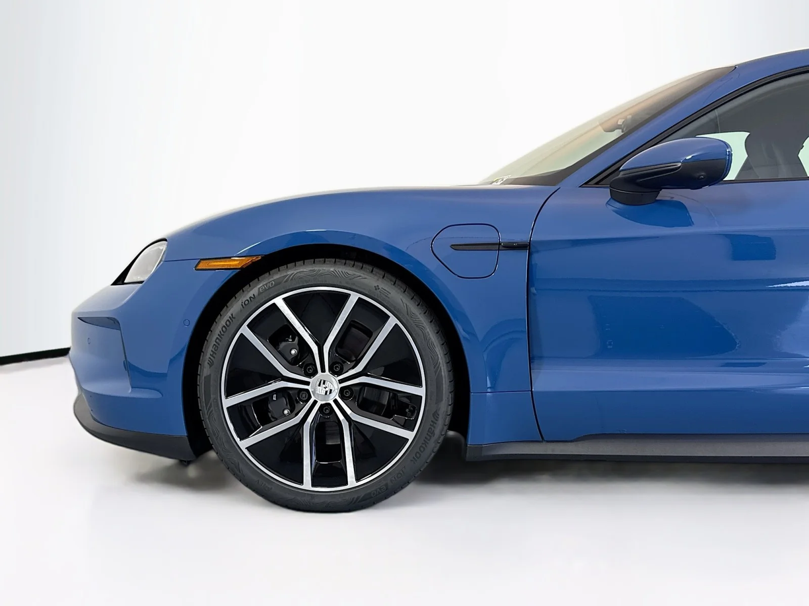2025 Porsche Taycan Base - Photo 29