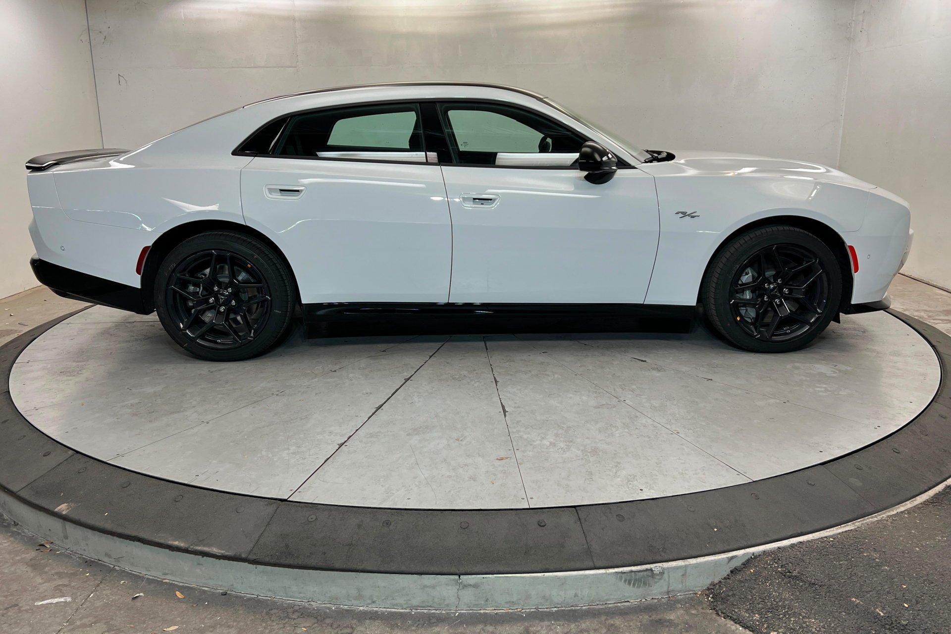 New 2026 White Knuckle Exterior Paint Dodge R/T Plus image 7