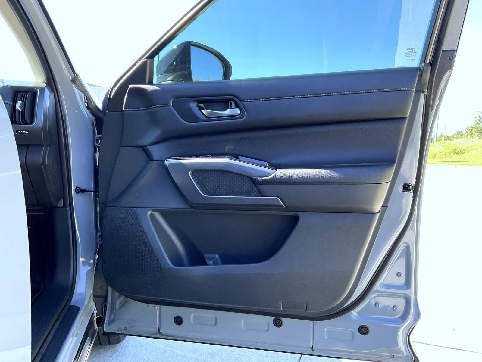Used 2023 Gray Nissan SL image 17