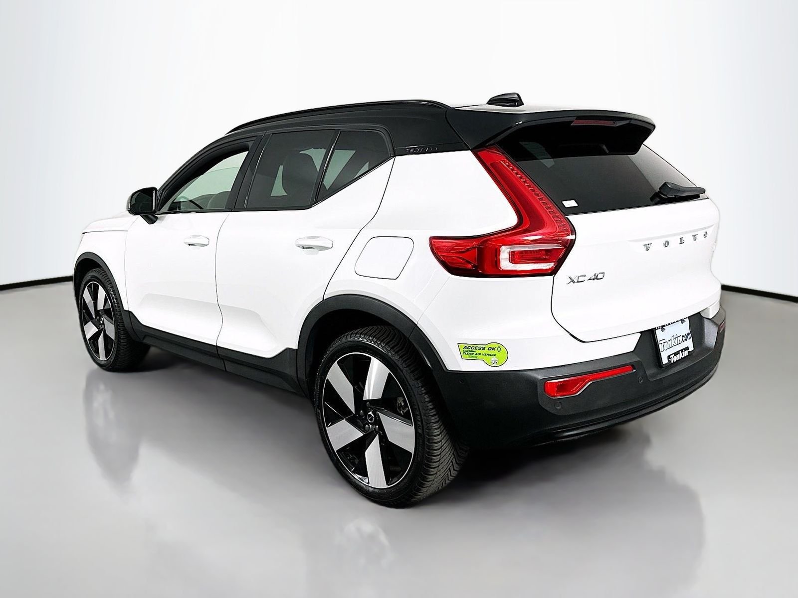 Used 2023 Crystal White Volvo Ultimate image 5