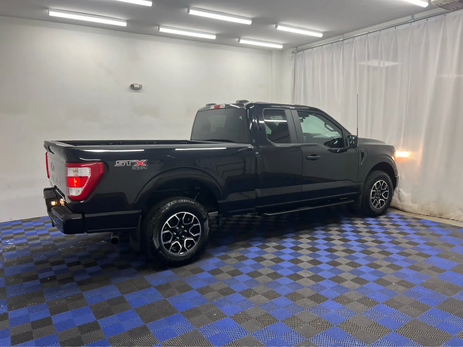 Used 2023 Agate Black Metallic Ford XL image 11