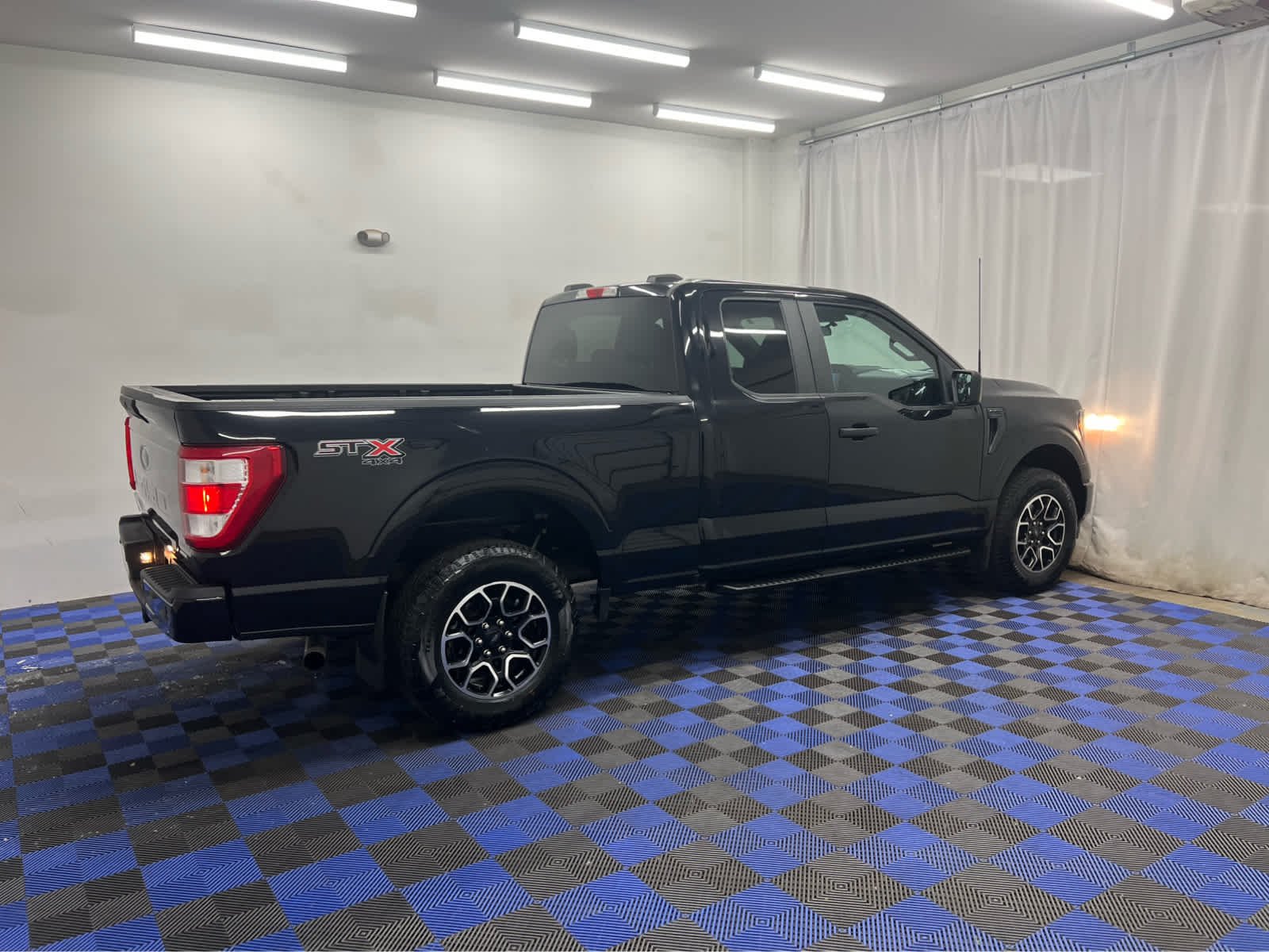 Used 2023 Agate Black Metallic Ford XL image 11