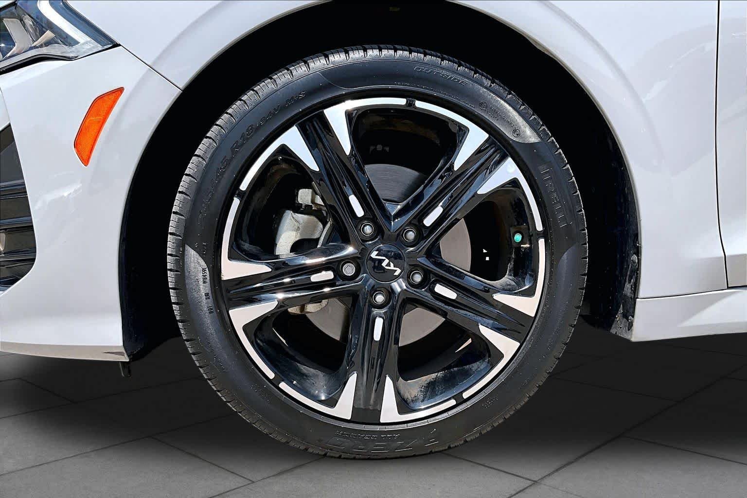 Used 2024 Wolf Gray Kia GT-Line image 11
