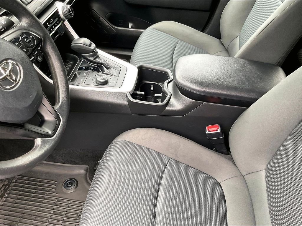 Used 2022 White Toyota LE image 20