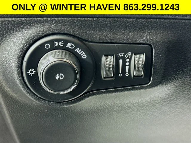 Used 2019 Black Jeep Latitude image 10