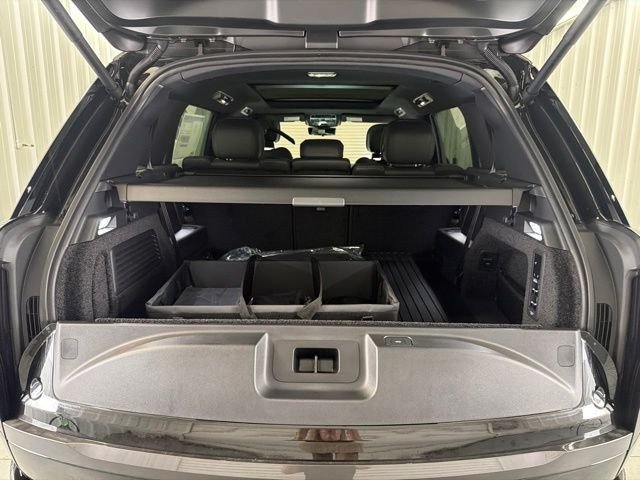 New 2026 Santorini Black Land Rover SE image 27