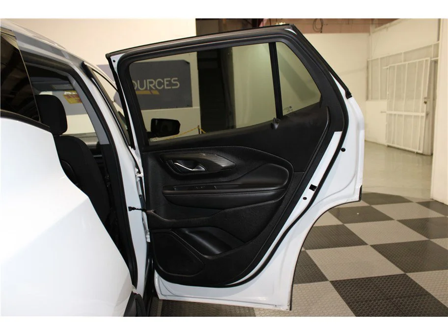 Used 2022 Summit White GMC SLE image 22