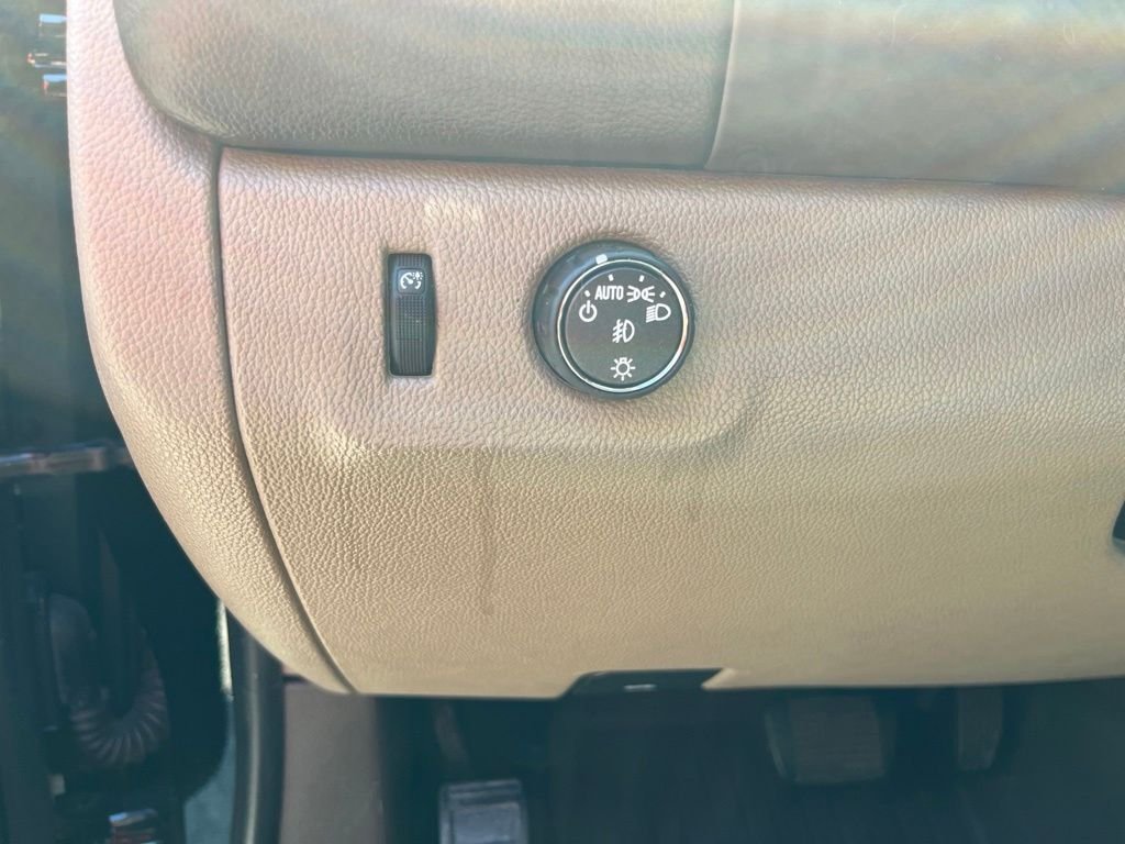 Used 2017 Black GMC SLT image 18