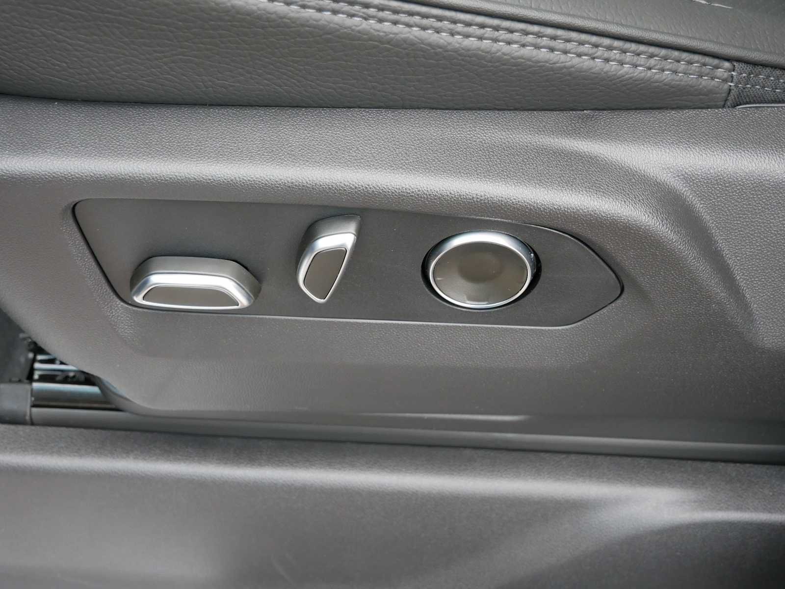 2026 GMC Sierra 3500HD Denali - Photo 17