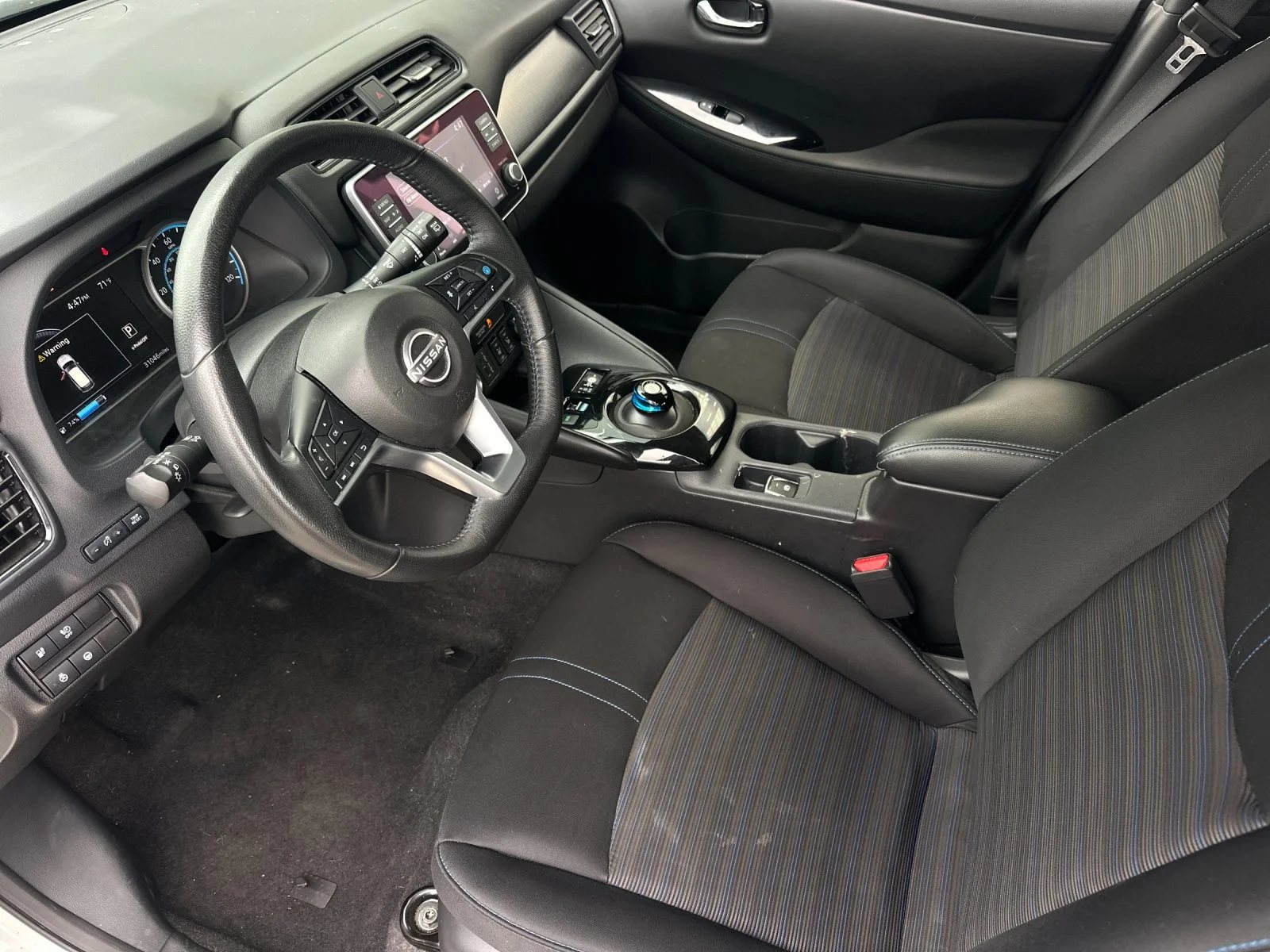 Used 2025 Super Black/Pearl White Nissan SV Plus image 9