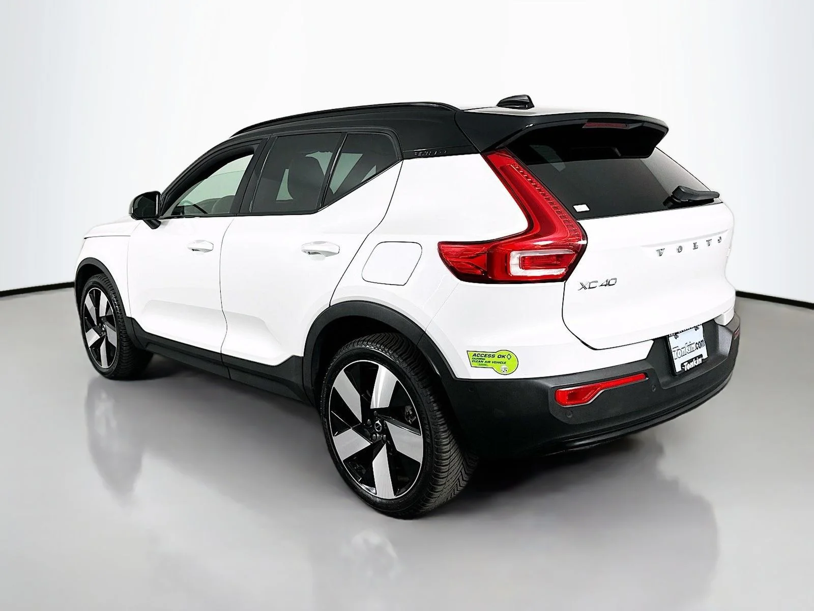 Used 2023 Crystal White Volvo Ultimate image 5