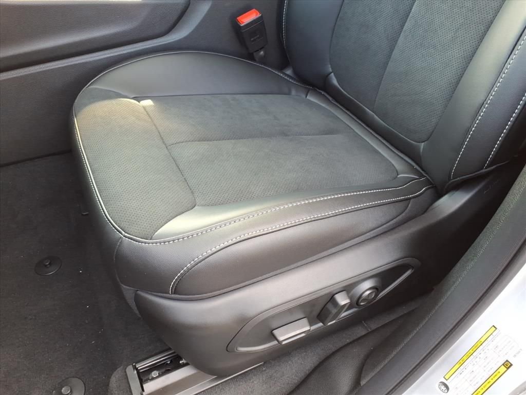 New 2025 Silver Zynith Exterior Paint Jeep Altitude X image 10