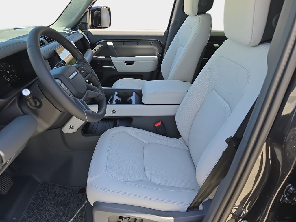 New 2026 Carpathian Grey Land Rover X-Dynamic SE image 16