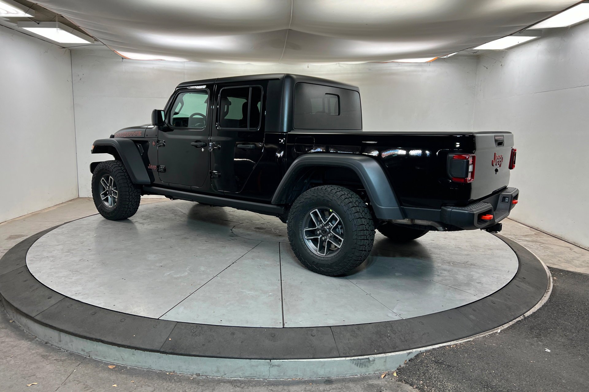 New 2026 Black Clear-Coat Exterior Paint Jeep Mojave image 3