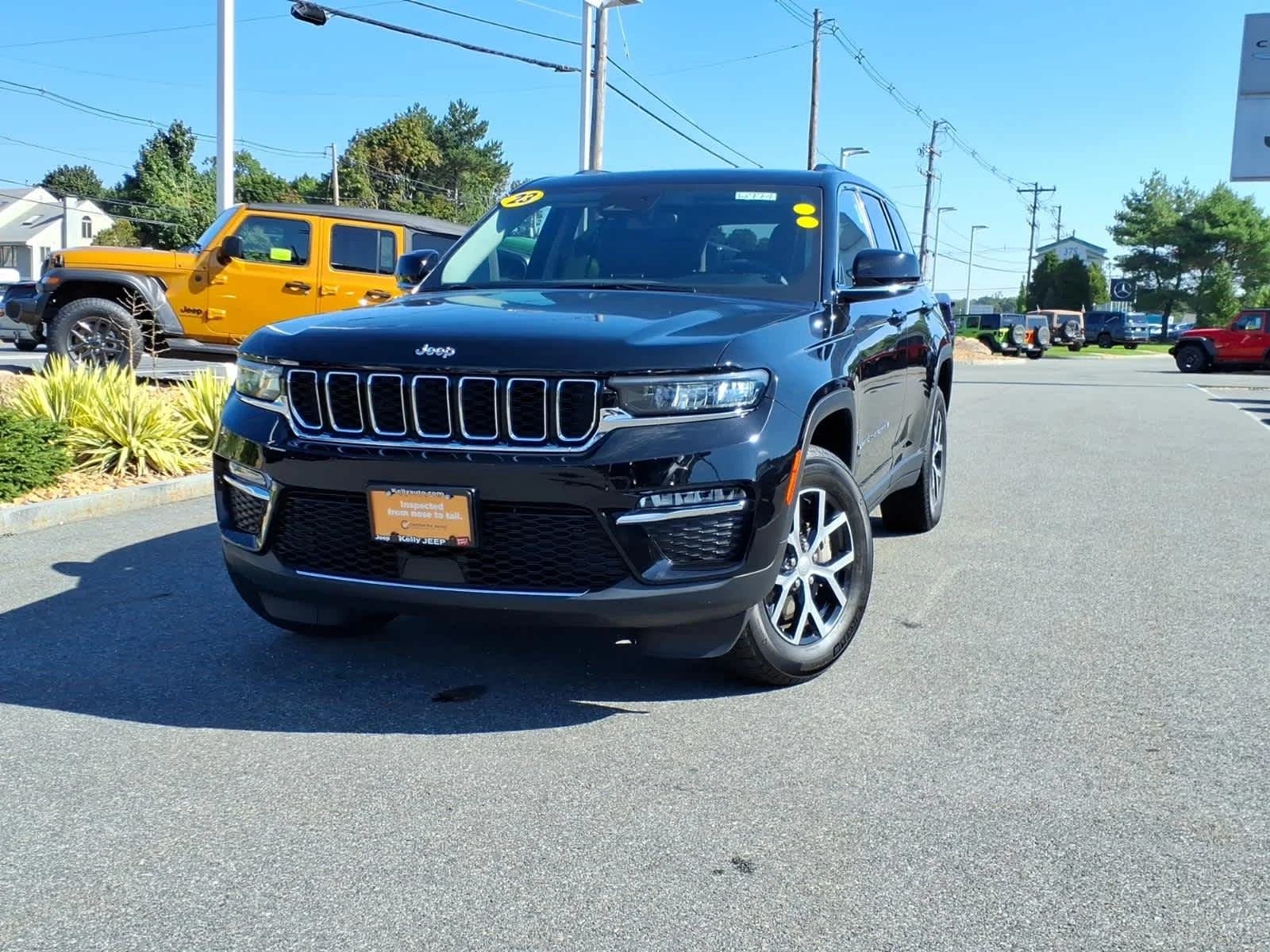 Certified Used 2023 Diamond Black Crystal Pearlcoat Jeep Limited image 2