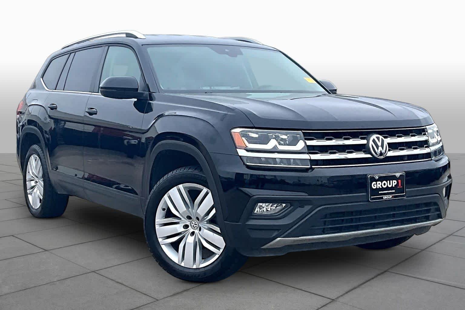 Used 2019 Deep Black Pearl Volkswagen 3.6L V6 SE w/Technology image 3