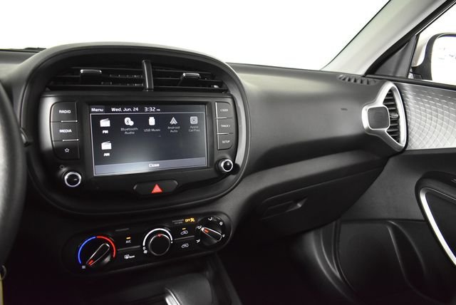 Used 2024 White Kia LX image 41