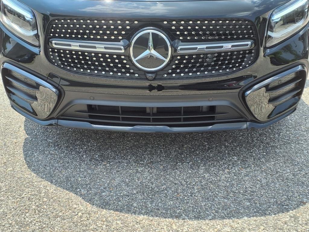 New 2025 BLACK Mercedes-Benz GLB 250 image 3