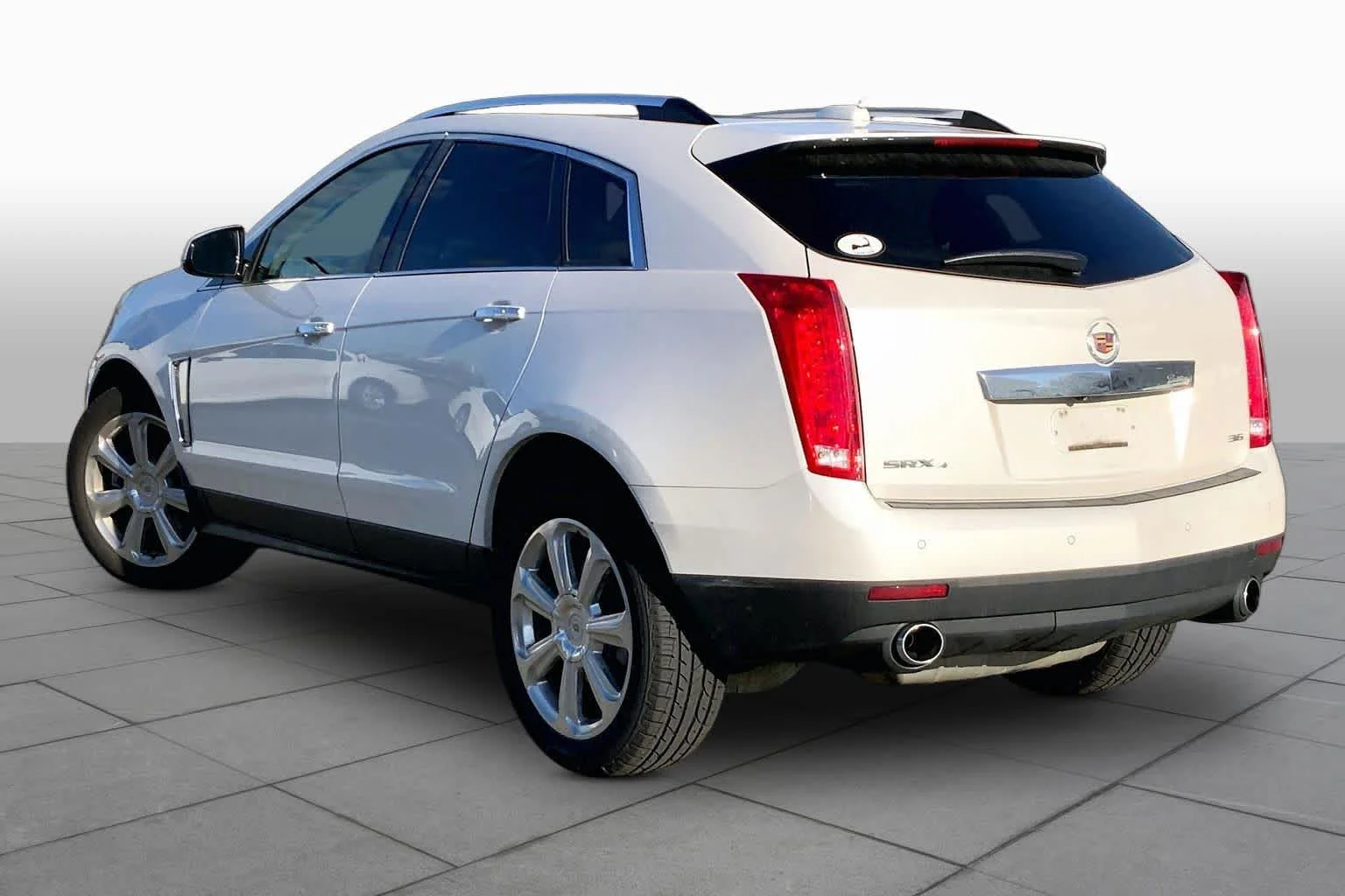 Used 2015 Platinum Ice Tricoat Cadillac Performance Collection image 12