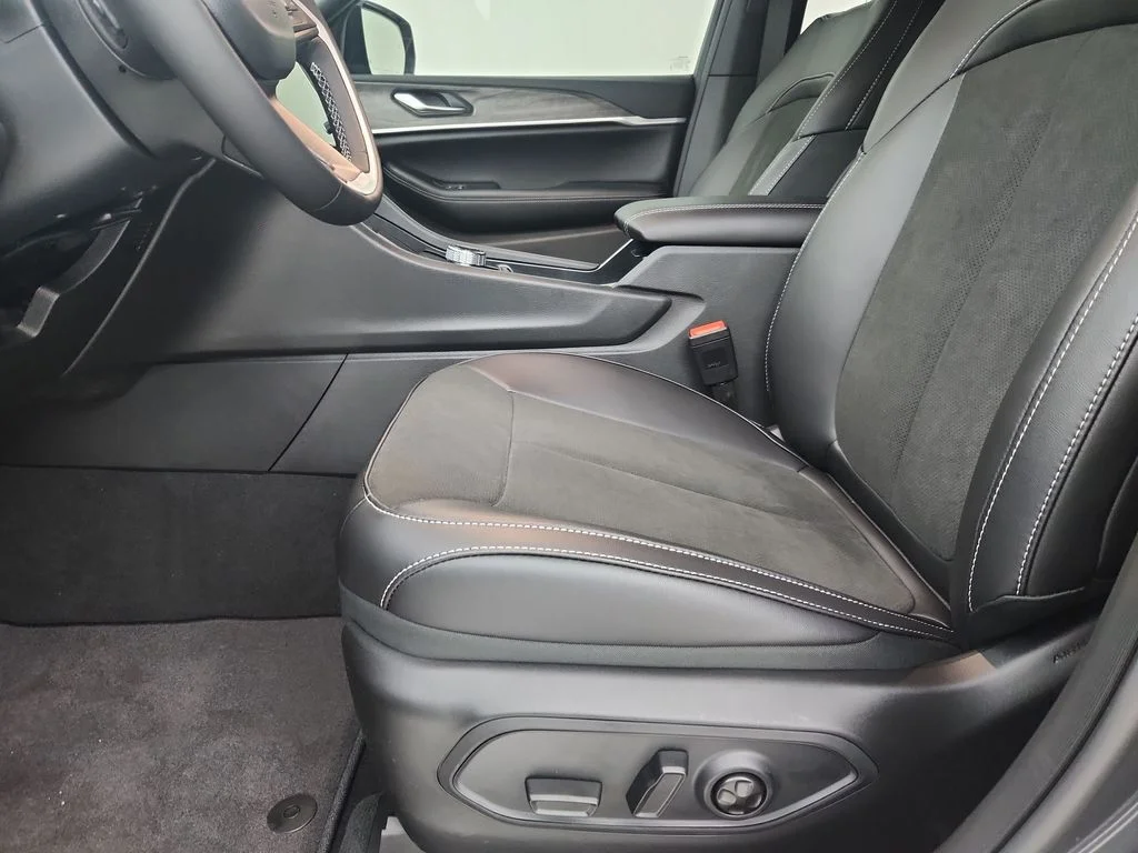 New 2026 Baltic Gray Metallic Clearcoat Jeep Altitude image 19