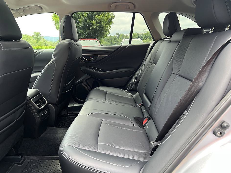 Used 2025 Ice Silver Metallic Subaru Limited image 12