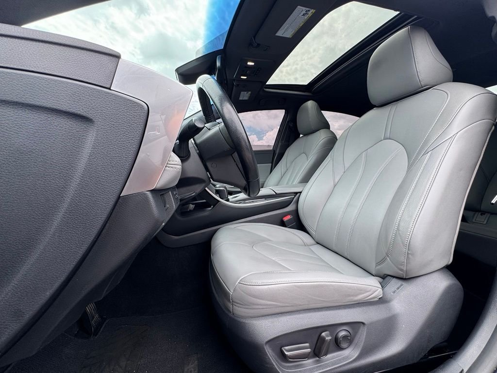 Used 2019 Beige Toyota XLE image 15