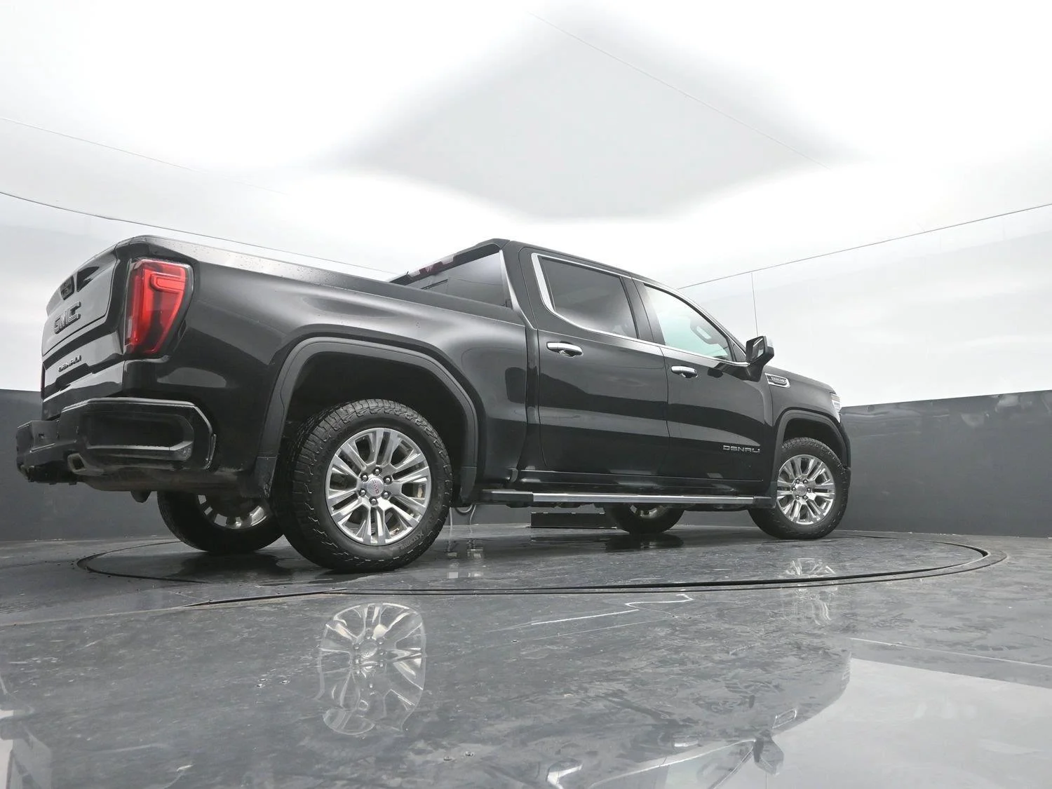 Used 2023 Onyx Black GMC Denali image 40
