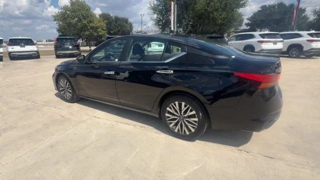 2025 Nissan Altima SV - Photo 6
