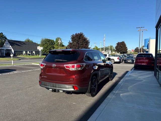 Used 2016 Red Toyota XLE V6 image 2