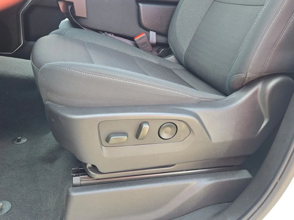 Used 2024 White GMC Elevation image 23