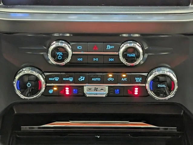 New 2026 Star White Metallic Tri-Coat Ford F-250® Lariat® image 46