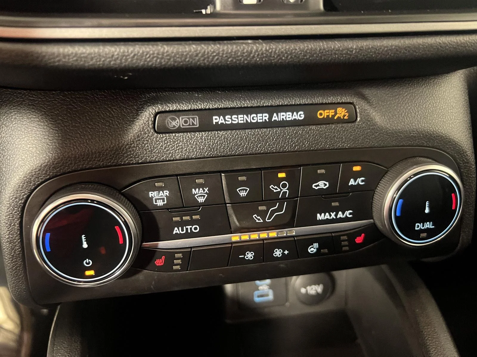 Used 2023 Atlas Blue Ford Active image 8