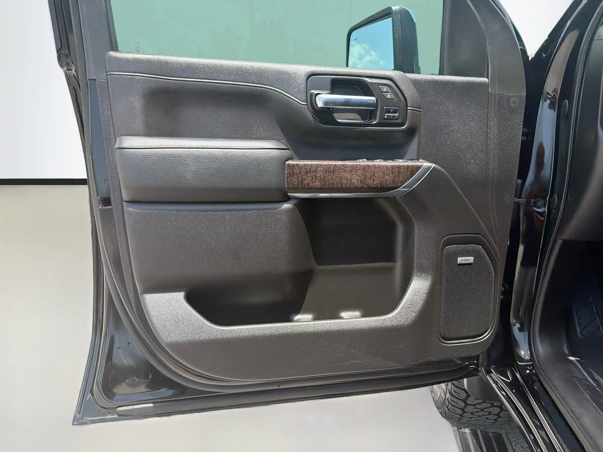 Used 2023 Ebony Twilight Metallic GMC Denali image 21