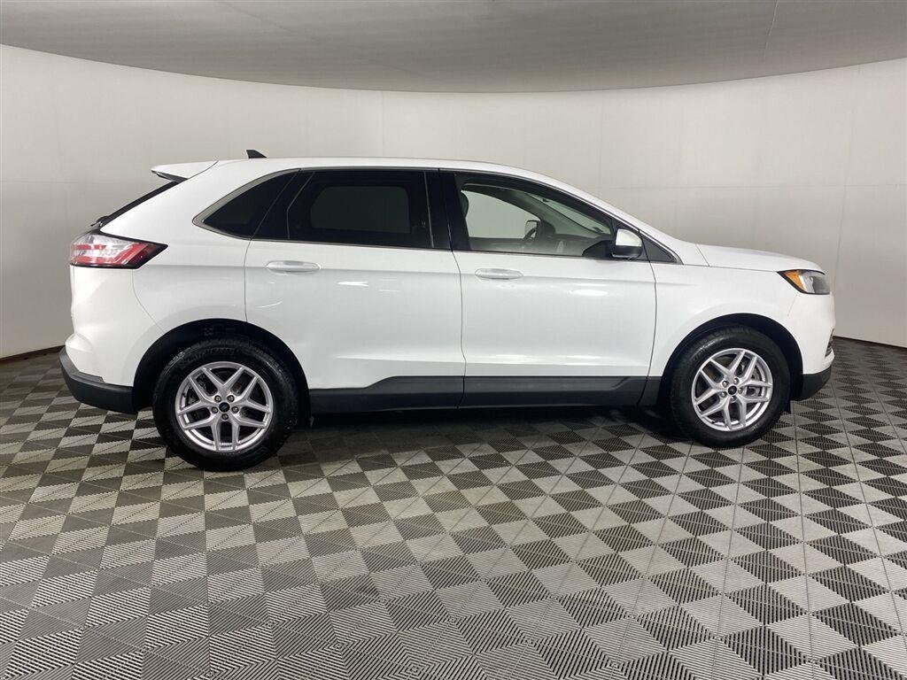 Used 2023 Oxford White Ford SEL image 8