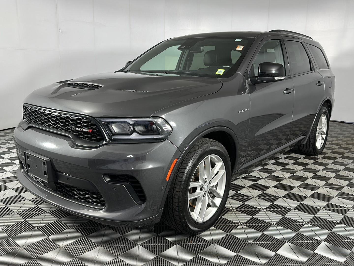 Used 2025 Vapour Grey Dodge R/T image 3