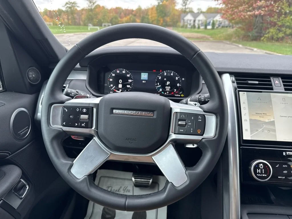 Certified Used 2025 White Land Rover Dynamic SE image 21