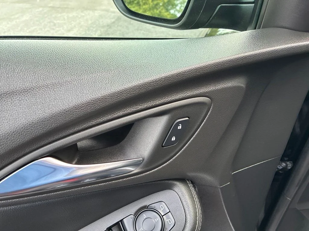Used 2023 Black Buick Select image 33