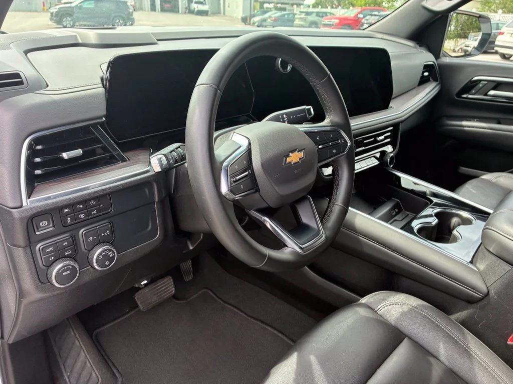 Used 2025 Summit White Chevrolet LT image 89