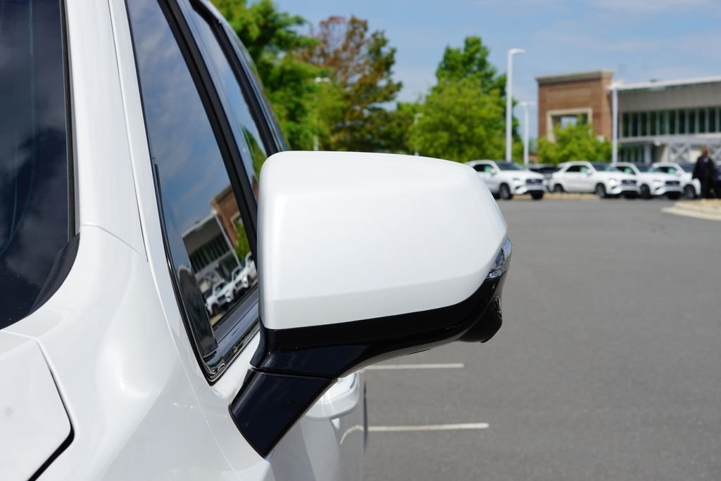 Used 2025 Crystal White Cadillac V-Series image 11