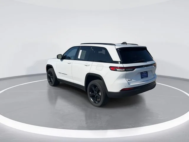 Used 2022 White Jeep Altitude image 5