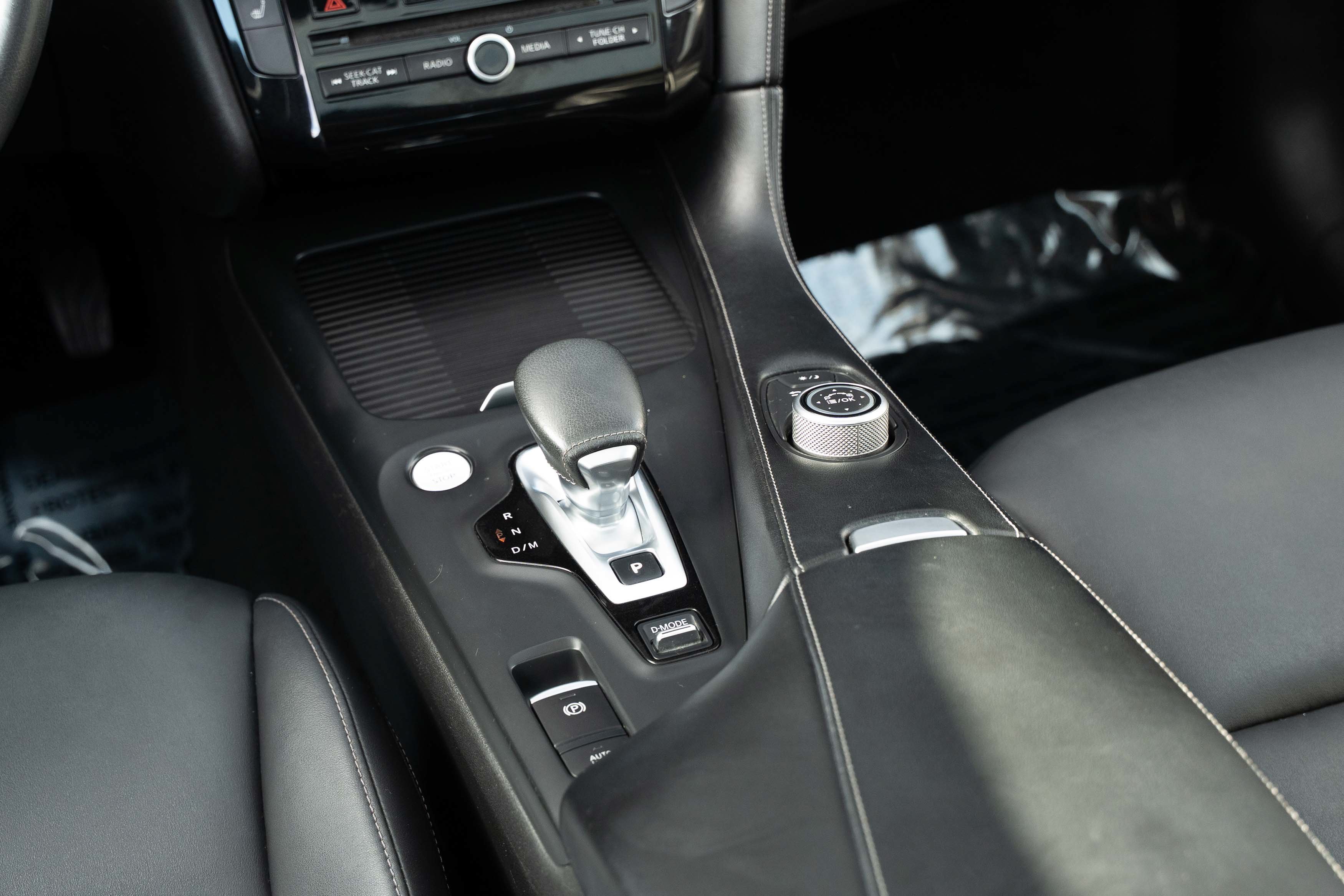 Used 2019 Black Obsidian INFINITI LUXE image 11