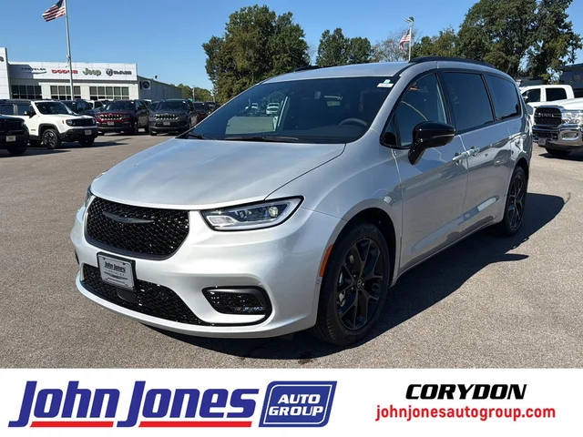 2026 Chrysler Pacifica Select's photo