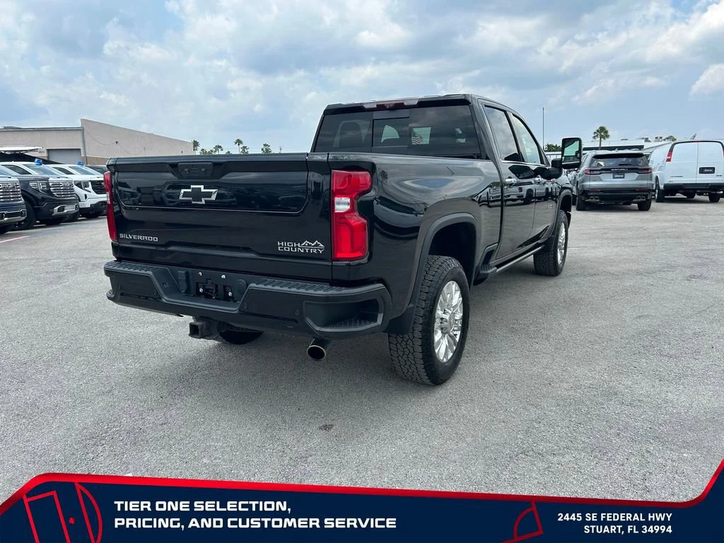Used 2022 Mosaic Black Metallic Chevrolet High Country image 5