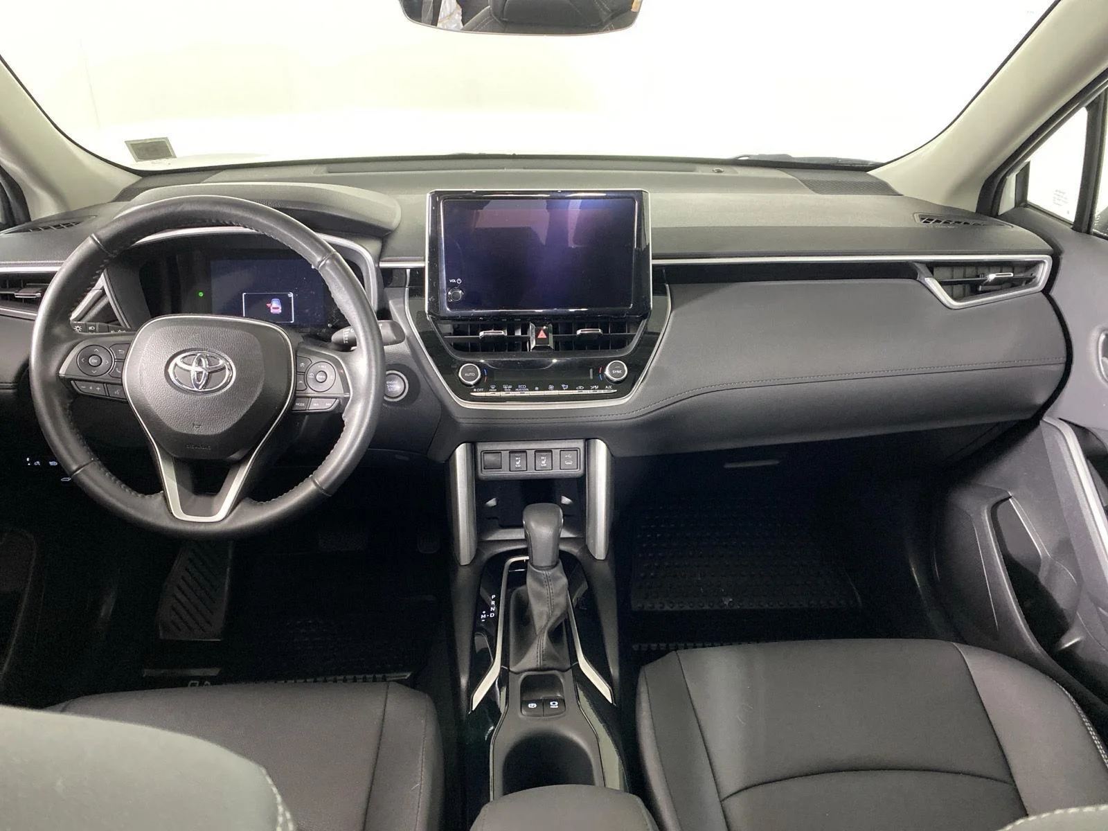 Used 2024 Wh Toyota XLE image 25