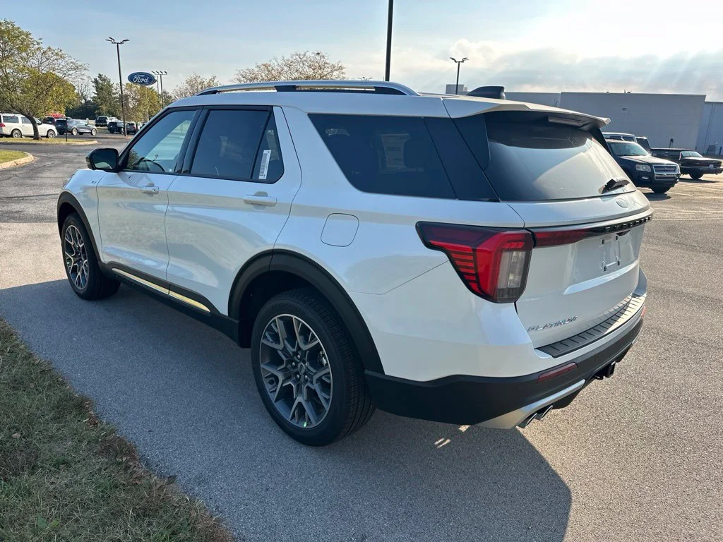 New 2027 Star White Metallic Tri-Coat Ford Platinum™ image 10