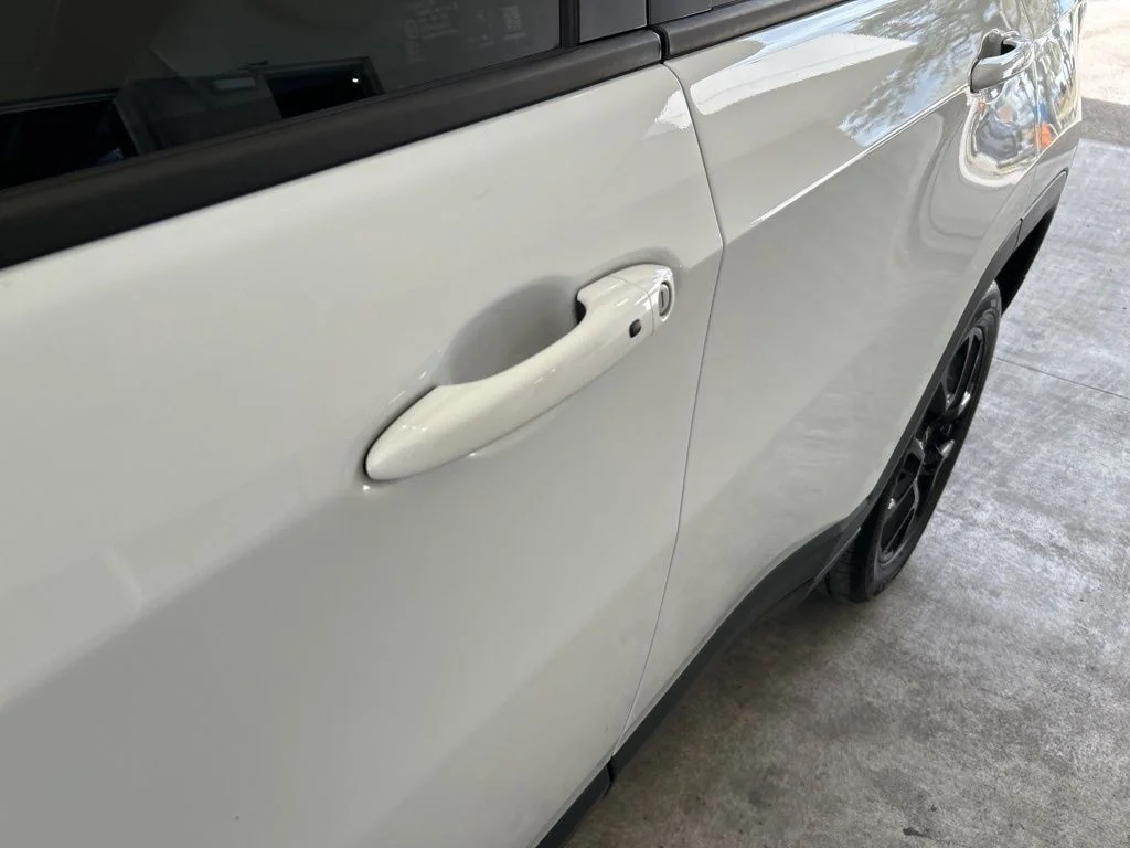 Used 2023 White Jeep Altitude image 15