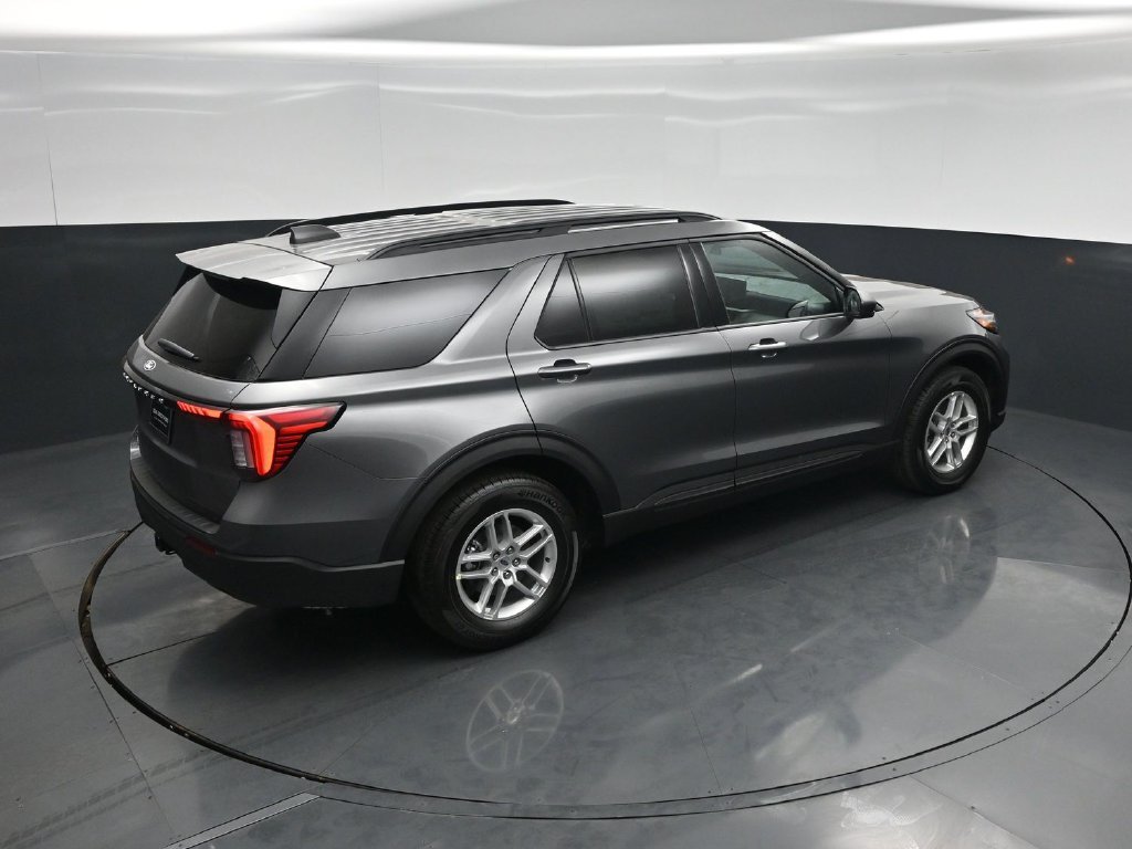 New 2027 Carbonized Gray Metallic Ford Active image 38